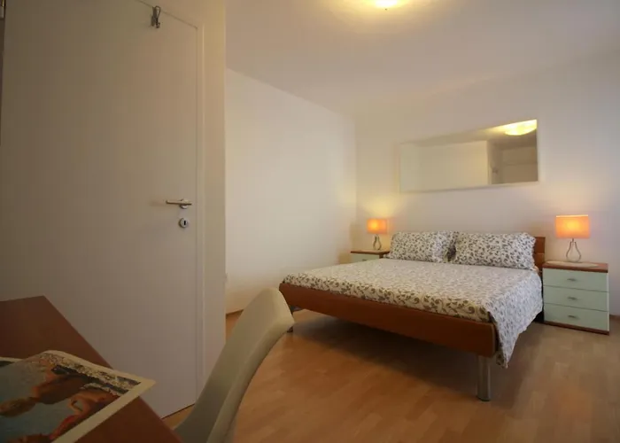 Modern Sabina With Garden Apartament