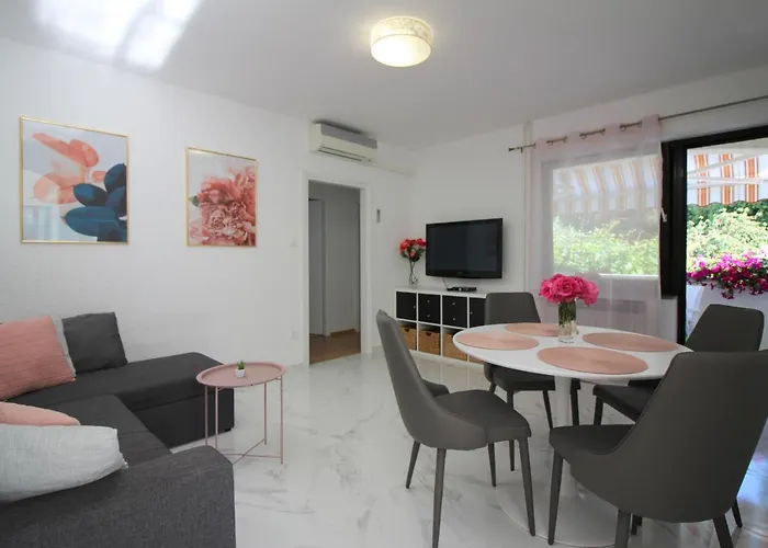 Apartament Modern Sabina With Garden