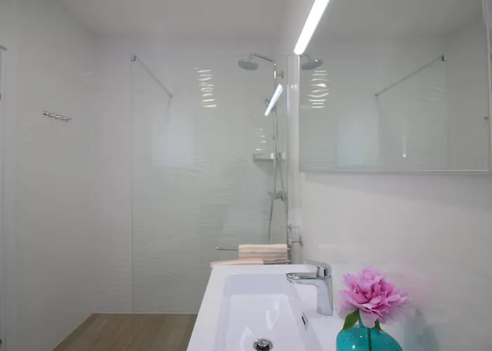 Modern Sabina With Garden