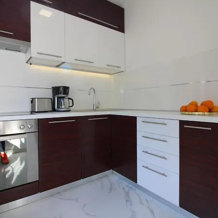 Апартаменты Modern Sabina With Garden *
