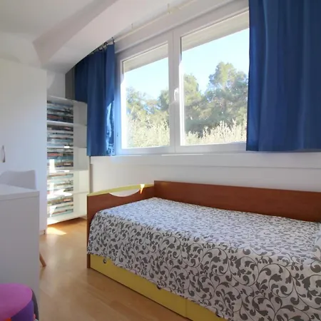 Modern Sabina With Garden