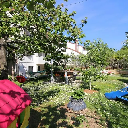 Апартаменты Modern Sabina With Garden *