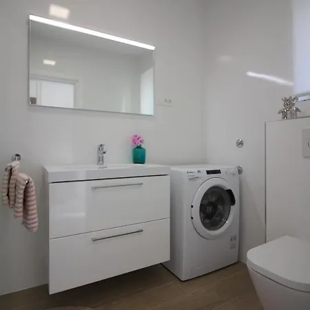 Modern Sabina With Garden *