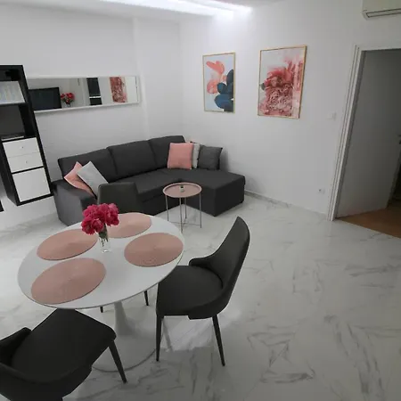 Modern Sabina With Garden * Poreč