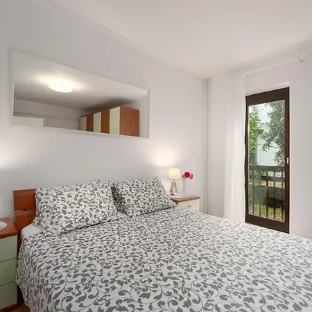 Modern Sabina With Garden Апартаменты