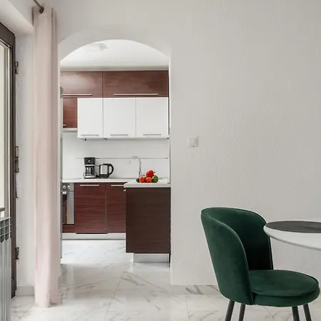 Апартаменты Modern Sabina With Garden