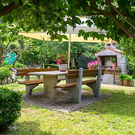 Modern Sabina With Garden *