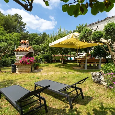 Modern Sabina With Garden *