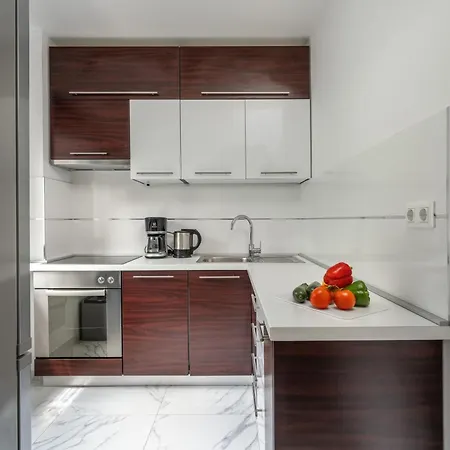 Апартаменты Modern Sabina With Garden Пореч