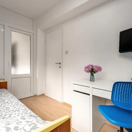 Апартаменты Modern Sabina With Garden