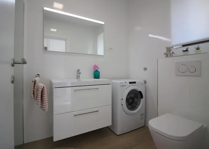 Modern Sabina With Garden *